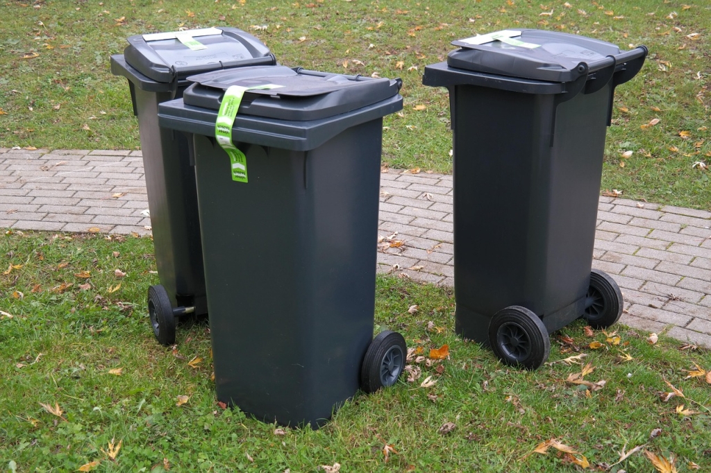 garbage-can-231869_1280.jpg