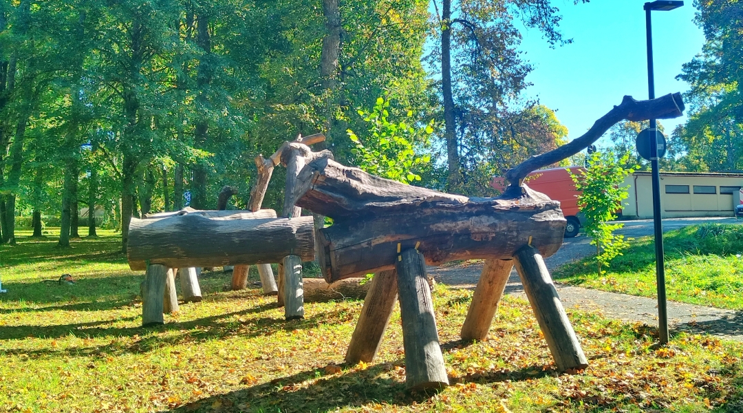 Puuskulptuur Kose-Uuemõisa mõisapargis